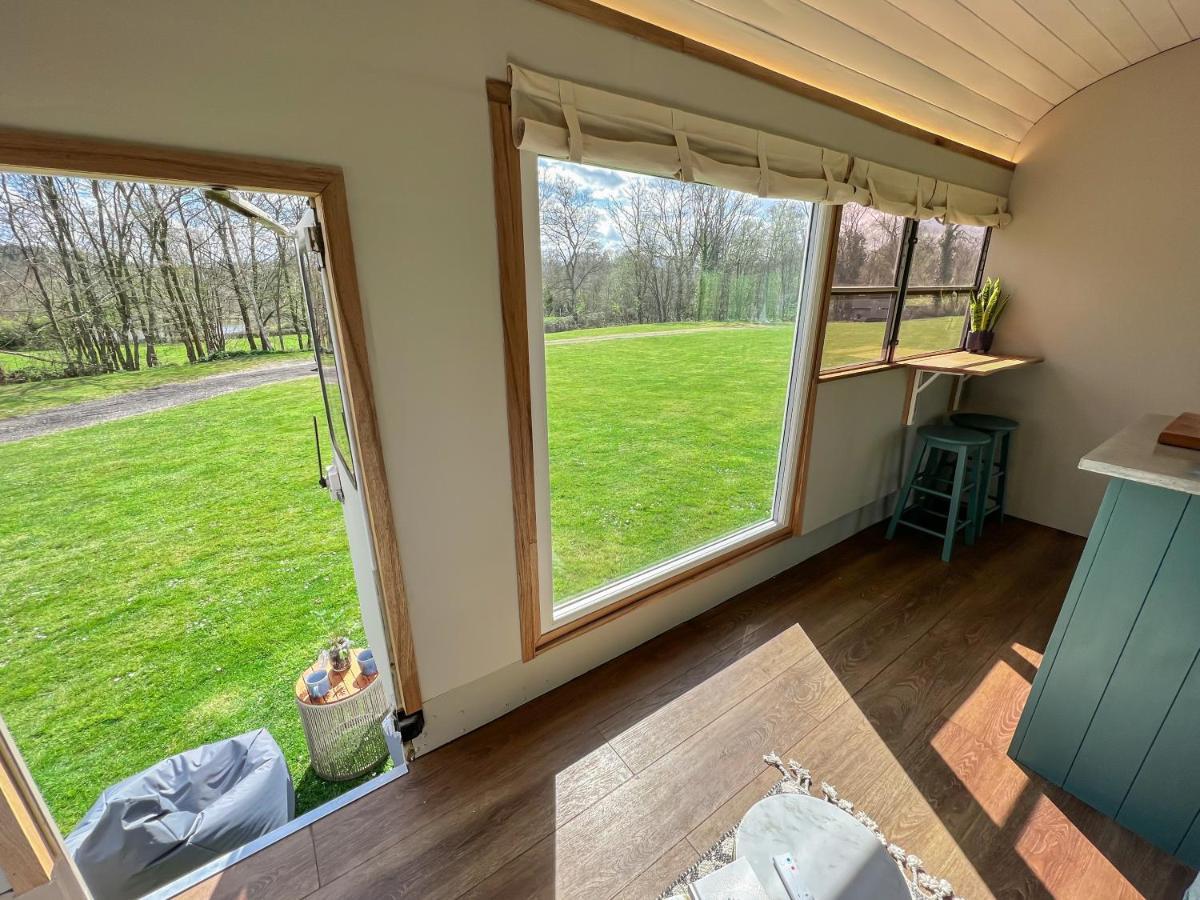 American School Bus Retreat With Hot Tub In Sussex Meadow Uckfield Exterior photo