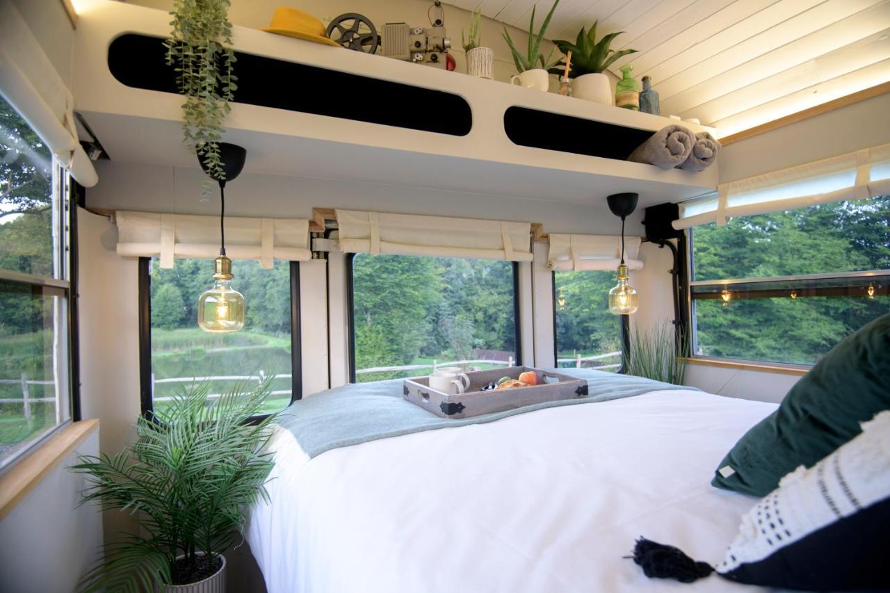 American School Bus Retreat With Hot Tub In Sussex Meadow Uckfield Exterior photo